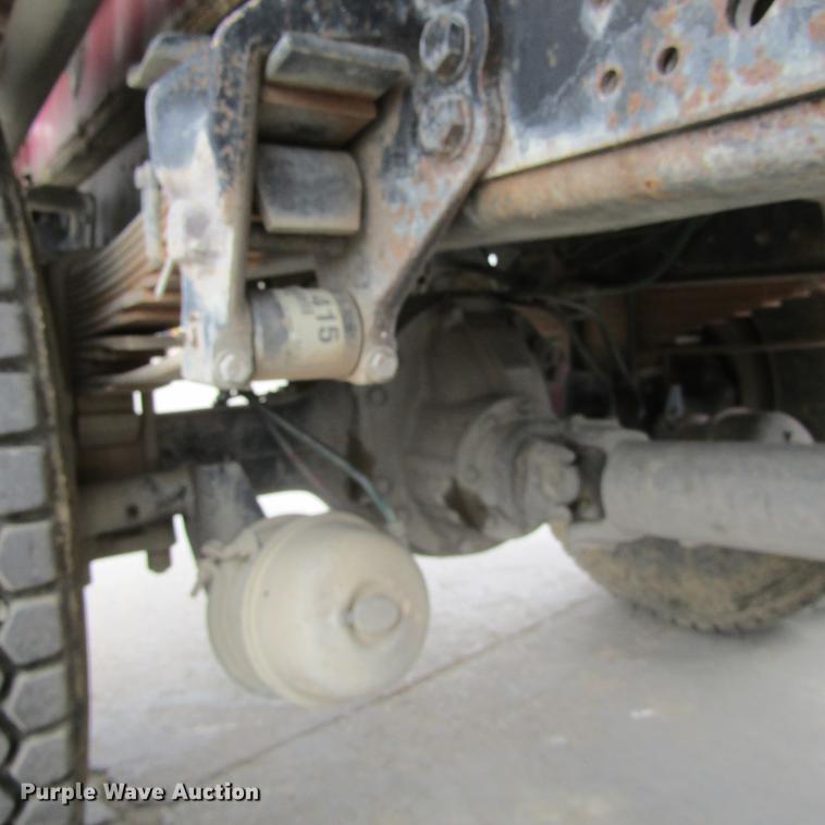 image for item DC0001 1990 Ford F700 tank truck