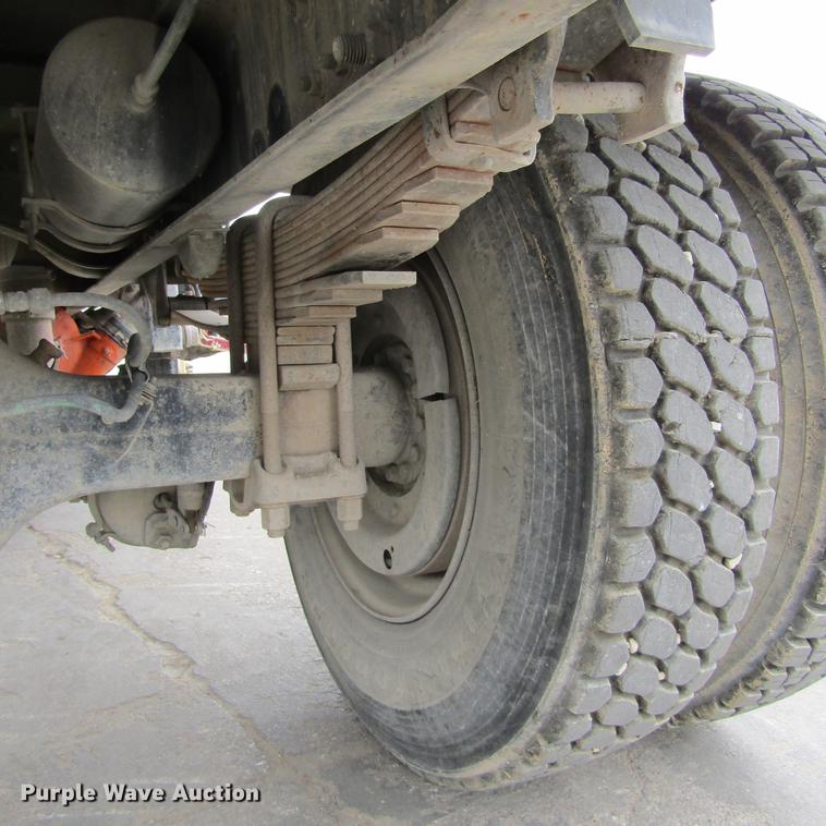 image for item DC0001 1990 Ford F700 tank truck