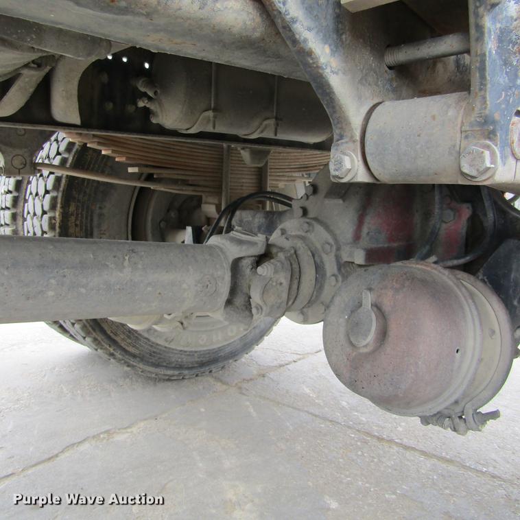 image for item DC0001 1990 Ford F700 tank truck