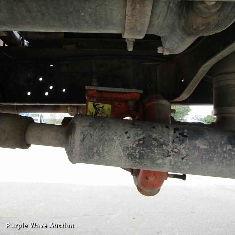 image for item DC0001 1990 Ford F700 tank truck