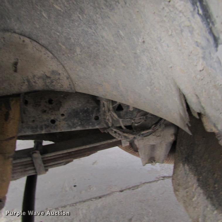 image for item DC0001 1990 Ford F700 tank truck