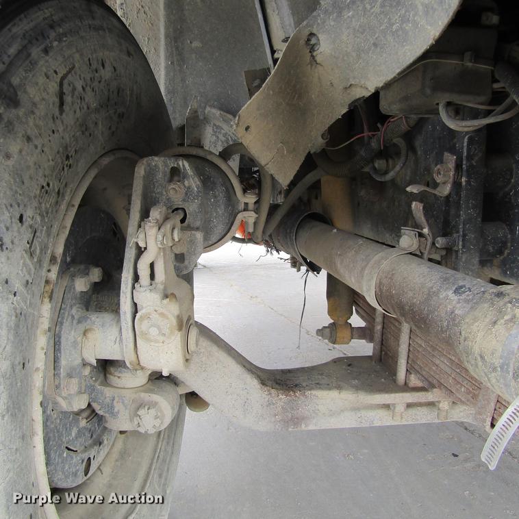 image for item DC0001 1990 Ford F700 tank truck