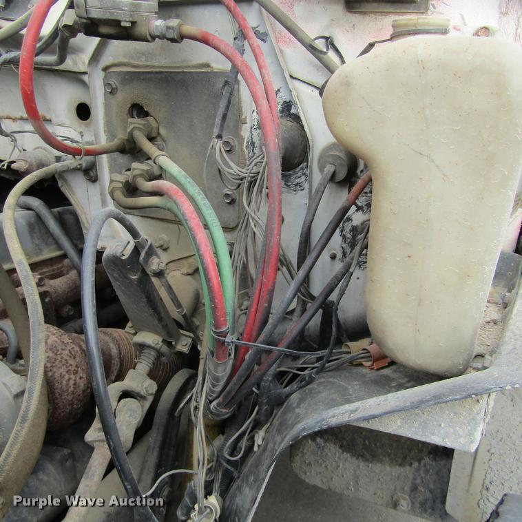 image for item DC0001 1990 Ford F700 tank truck