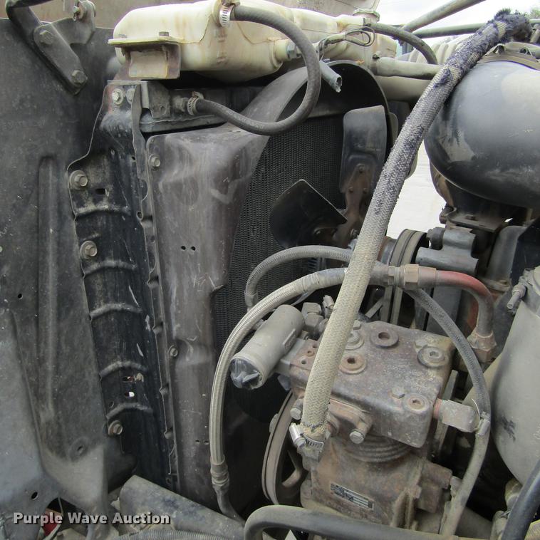 image for item DC0001 1990 Ford F700 tank truck