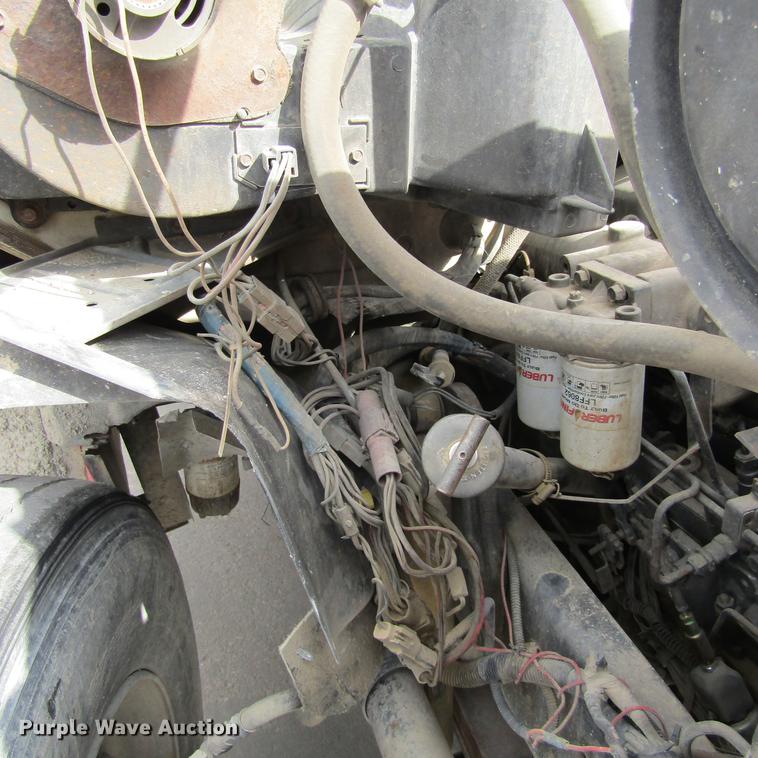 image for item DC0001 1990 Ford F700 tank truck