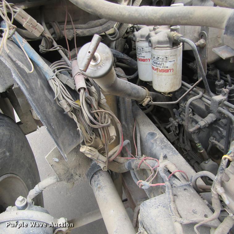 image for item DC0001 1990 Ford F700 tank truck