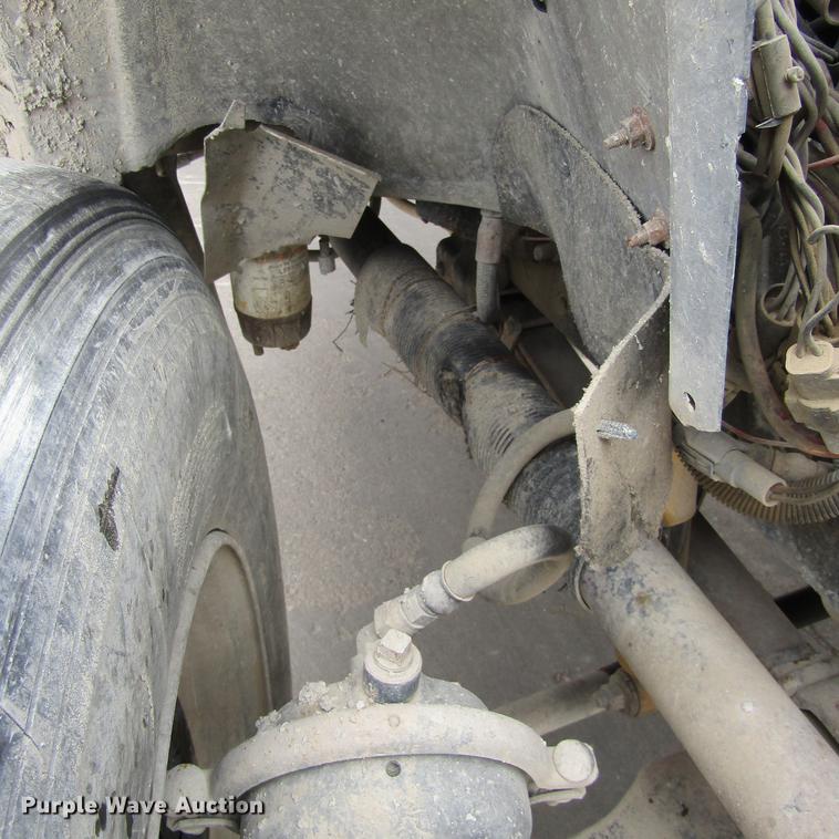 image for item DC0001 1990 Ford F700 tank truck