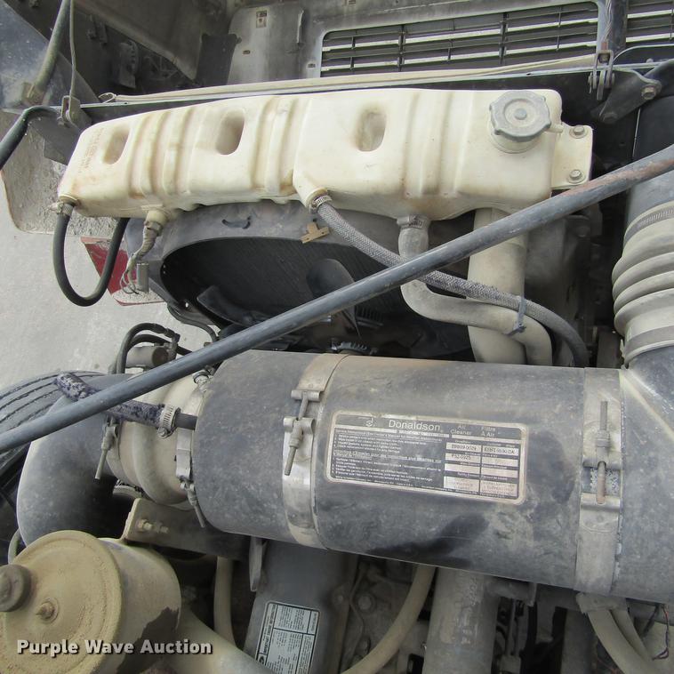 image for item DC0001 1990 Ford F700 tank truck