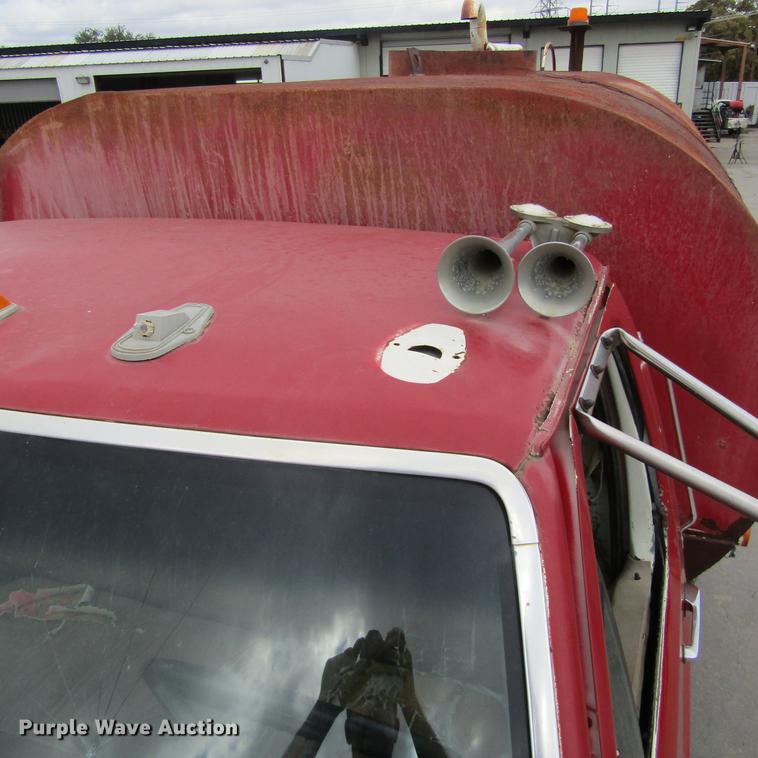 image for item DC0001 1990 Ford F700 tank truck