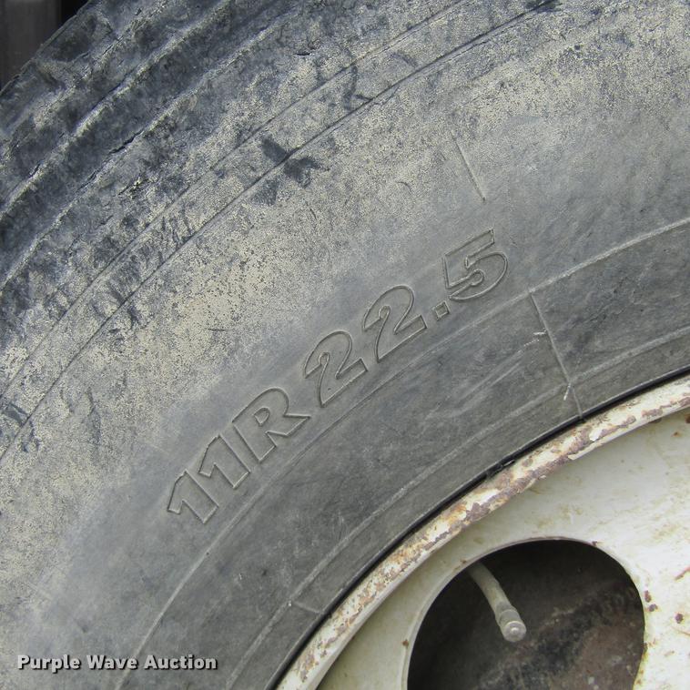 image for item DC0001 1990 Ford F700 tank truck