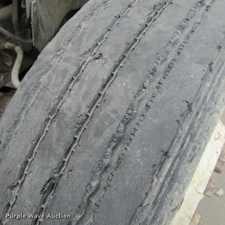 image for item DC0001 1990 Ford F700 tank truck