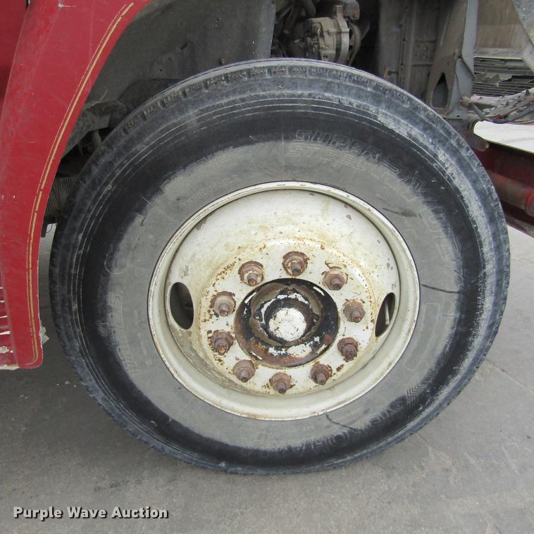 image for item DC0001 1990 Ford F700 tank truck