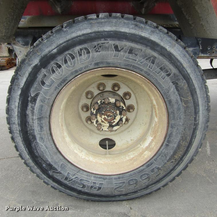 image for item DC0001 1990 Ford F700 tank truck