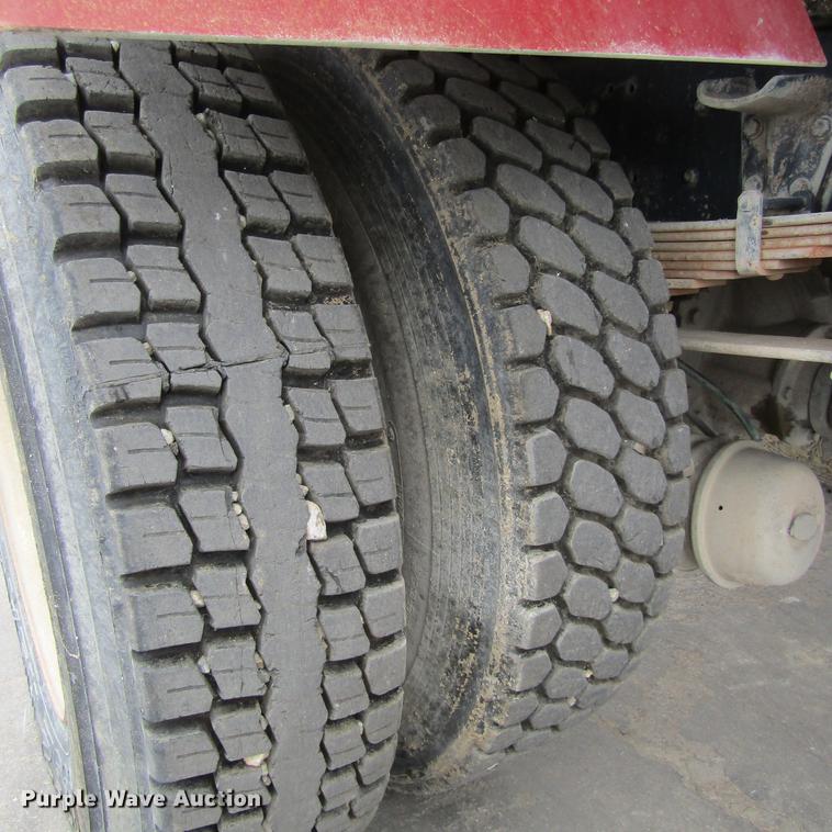 image for item DC0001 1990 Ford F700 tank truck