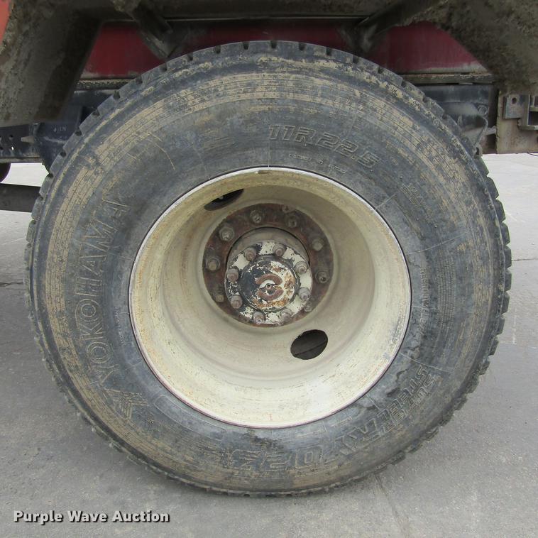 image for item DC0001 1990 Ford F700 tank truck