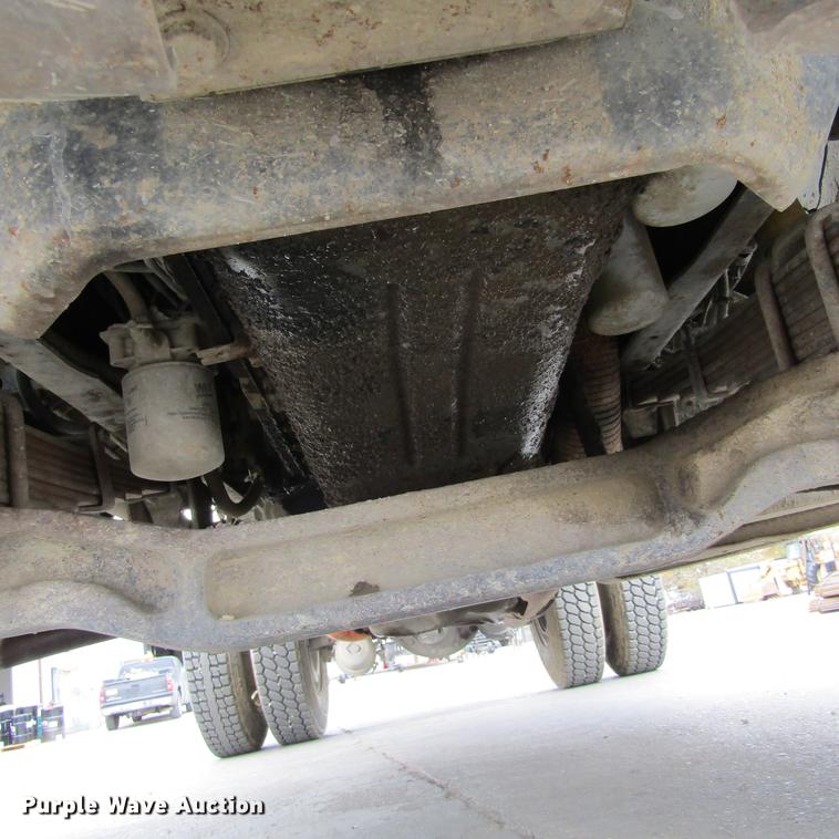 image for item DC0001 1990 Ford F700 tank truck