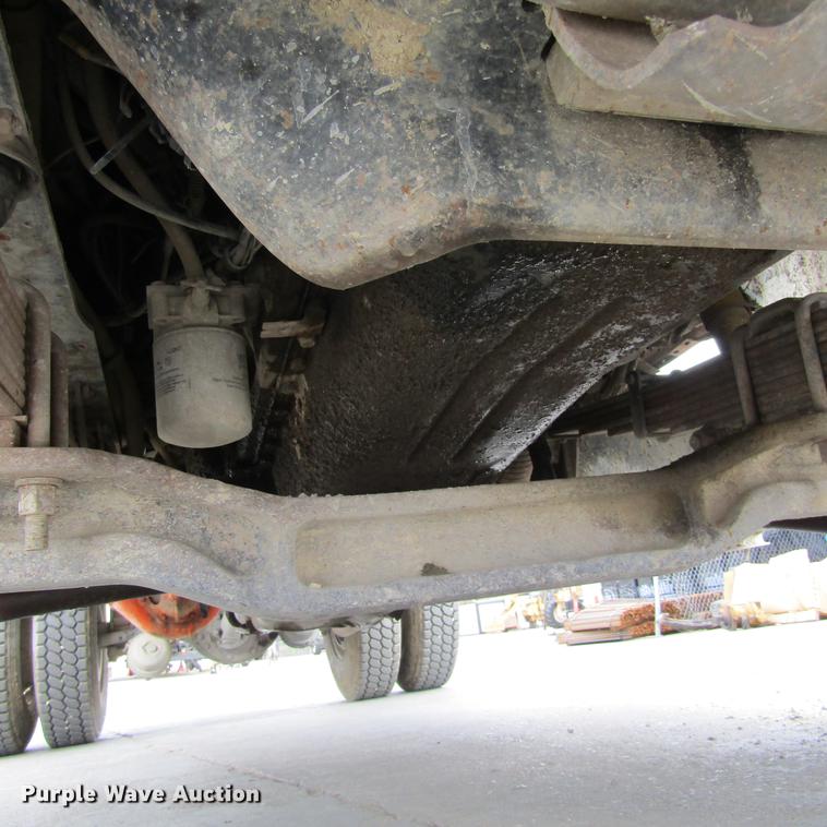 image for item DC0001 1990 Ford F700 tank truck