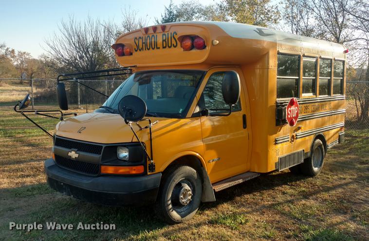 image for item DC0767 2004 Chevrolet Express G3500 Blue Bird school bus