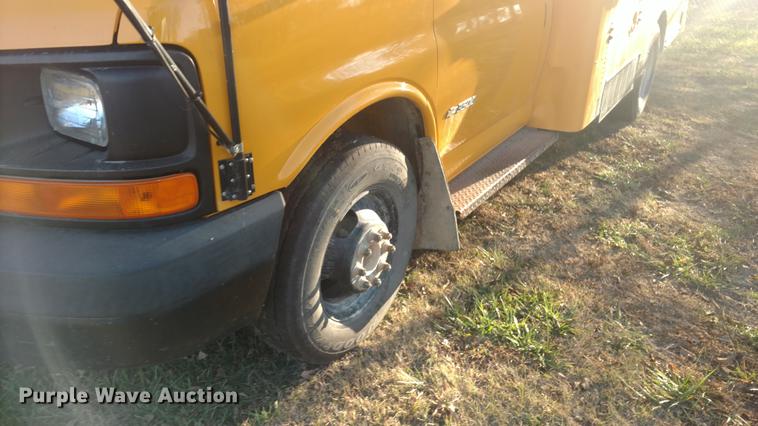 image for item DC0767 2004 Chevrolet Express G3500 Blue Bird school bus
