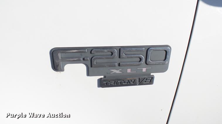 image for item DC1820 1998 Ford F250 SuperCab pickup truck