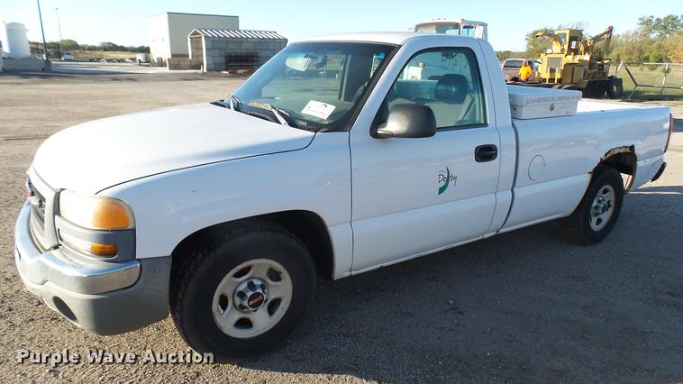 image for item DC1821 2003 GMC Sierra 1500 pickup truck