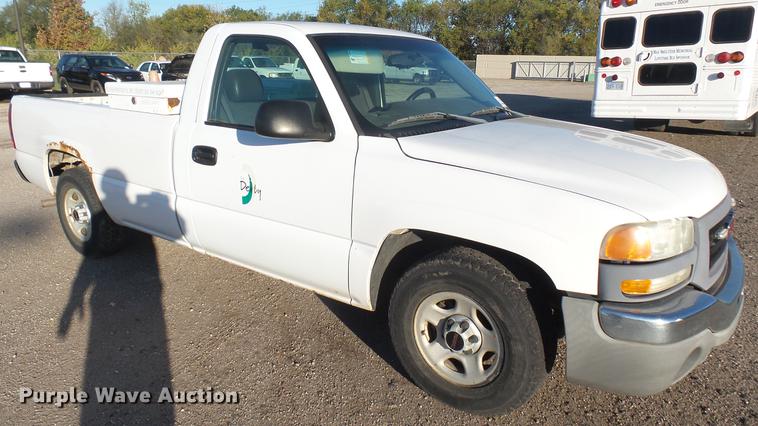 image for item DC1821 2003 GMC Sierra 1500 pickup truck