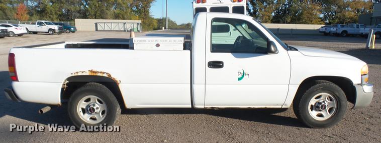 image for item DC1821 2003 GMC Sierra 1500 pickup truck