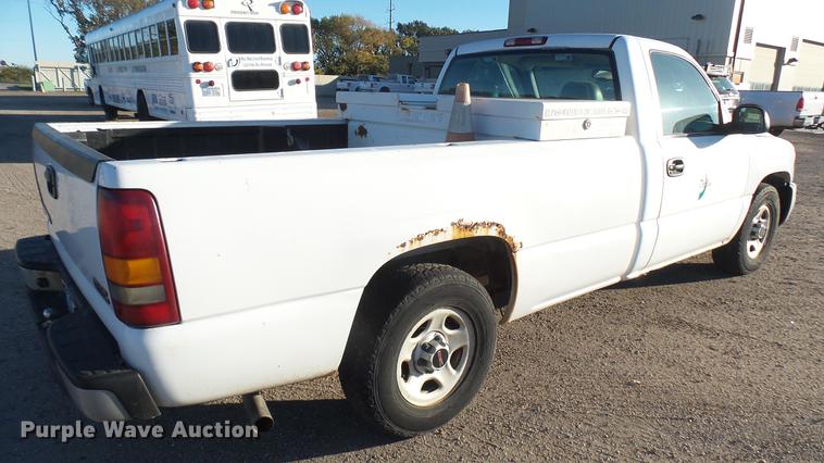 image for item DC1821 2003 GMC Sierra 1500 pickup truck