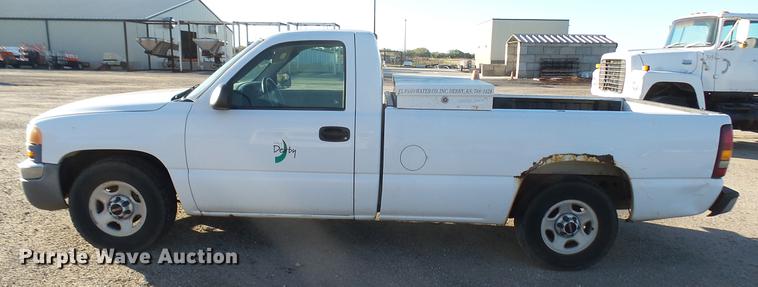 image for item DC1821 2003 GMC Sierra 1500 pickup truck