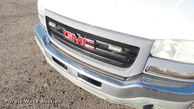 image for item DC1821 2003 GMC Sierra 1500 pickup truck
