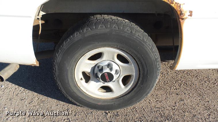 image for item DC1821 2003 GMC Sierra 1500 pickup truck