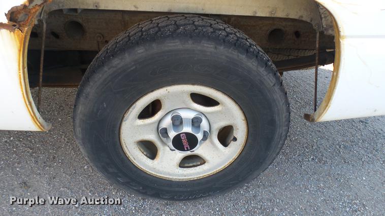 image for item DC1821 2003 GMC Sierra 1500 pickup truck