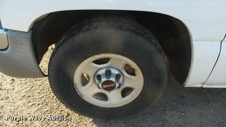 image for item DC1821 2003 GMC Sierra 1500 pickup truck