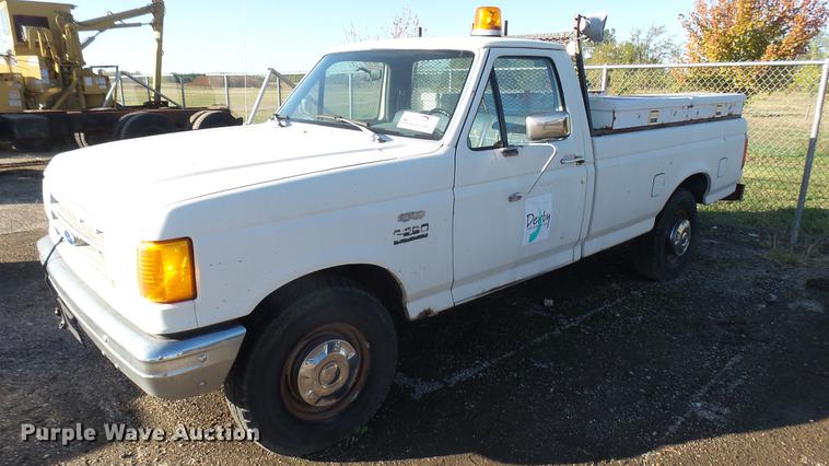 image for item DC1822 1991 Ford F250 pickup truck