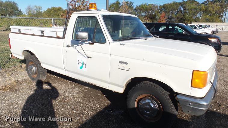 image for item DC1822 1991 Ford F250 pickup truck