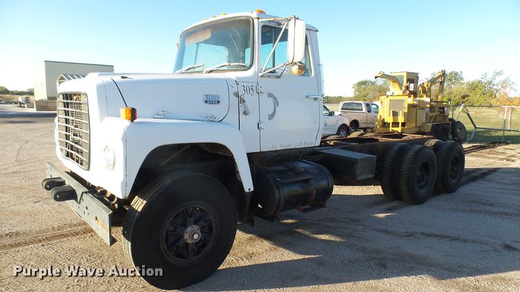 image for item DC1827 1983 Ford 8000 truck cab and chassis