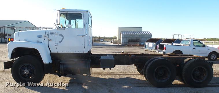 image for item DC1827 1983 Ford 8000 truck cab and chassis