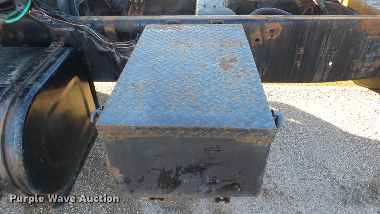 image for item DC1827 1983 Ford 8000 truck cab and chassis