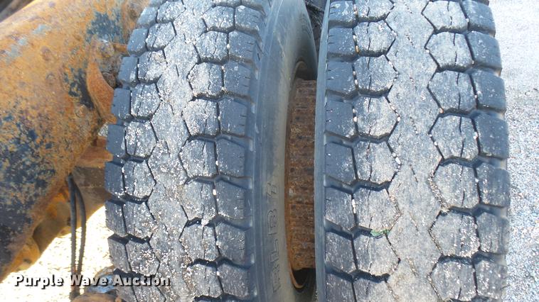 image for item DC1827 1983 Ford 8000 truck cab and chassis