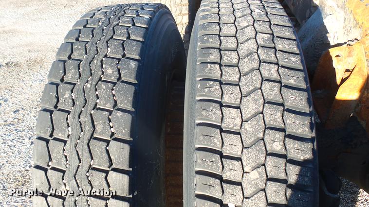 image for item DC1827 1983 Ford 8000 truck cab and chassis