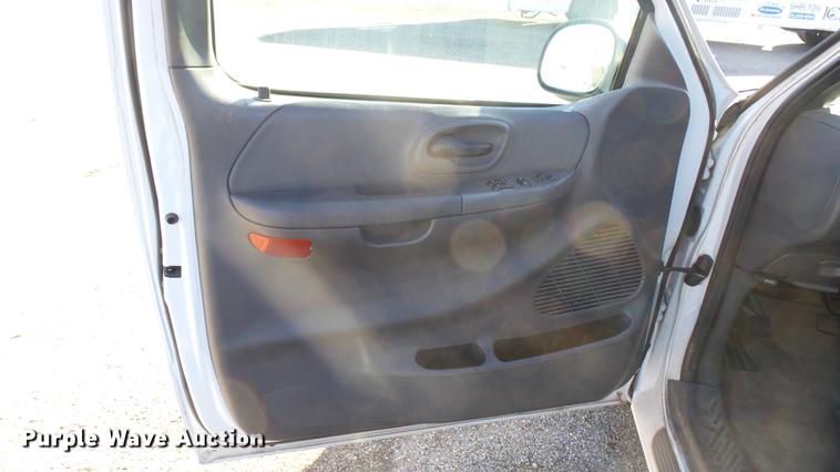 image for item DC1828 2003 Ford F150 pickup truck