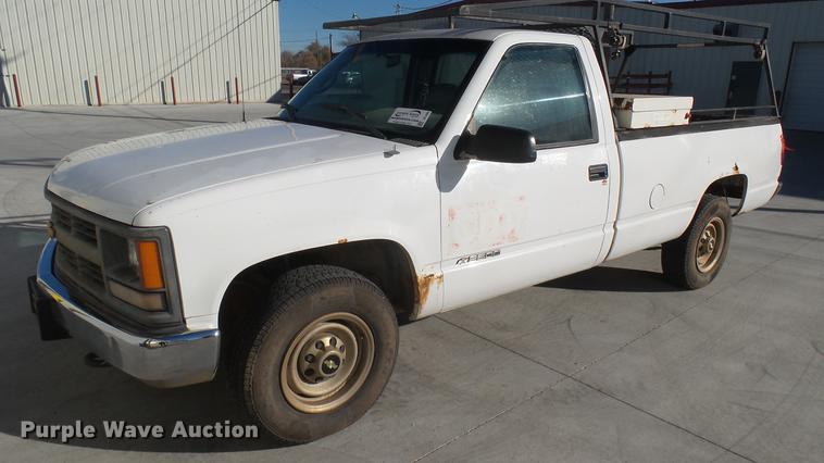 image for item DC1885 2000 Chevrolet C2500 pickup truck