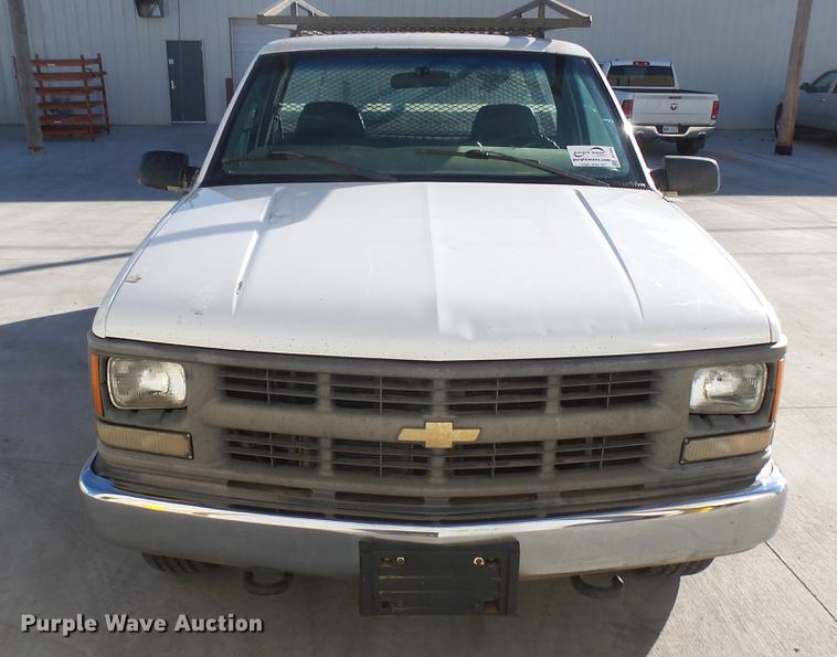 image for item DC1885 2000 Chevrolet C2500 pickup truck