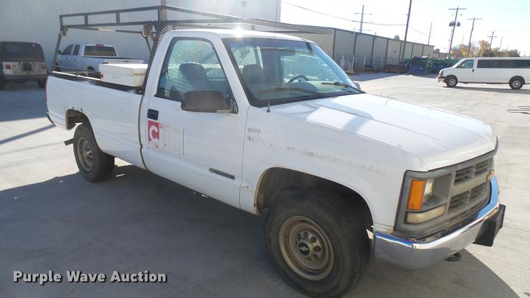 image for item DC1885 2000 Chevrolet C2500 pickup truck