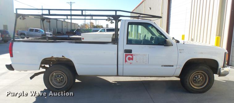 image for item DC1885 2000 Chevrolet C2500 pickup truck