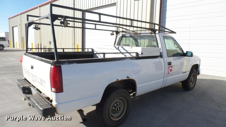image for item DC1885 2000 Chevrolet C2500 pickup truck
