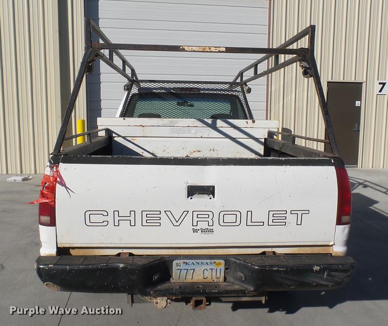 image for item DC1885 2000 Chevrolet C2500 pickup truck