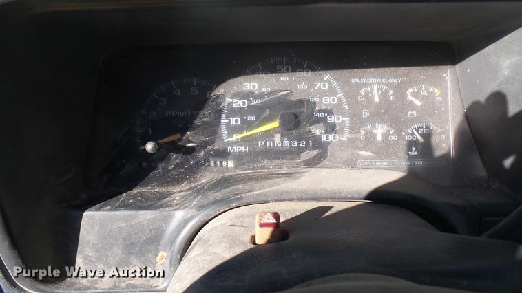 image for item DC1885 2000 Chevrolet C2500 pickup truck