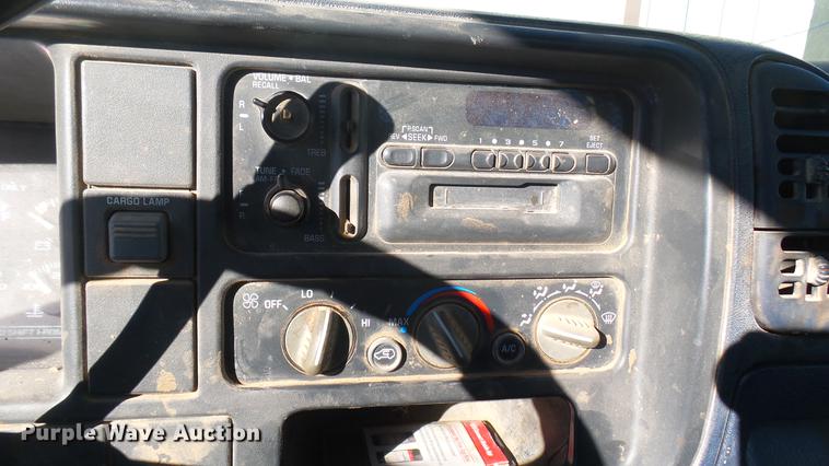 image for item DC1885 2000 Chevrolet C2500 pickup truck