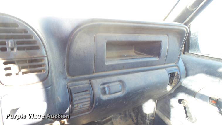 image for item DC1885 2000 Chevrolet C2500 pickup truck